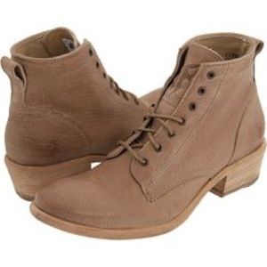 Frye Carson Lace Up Boots